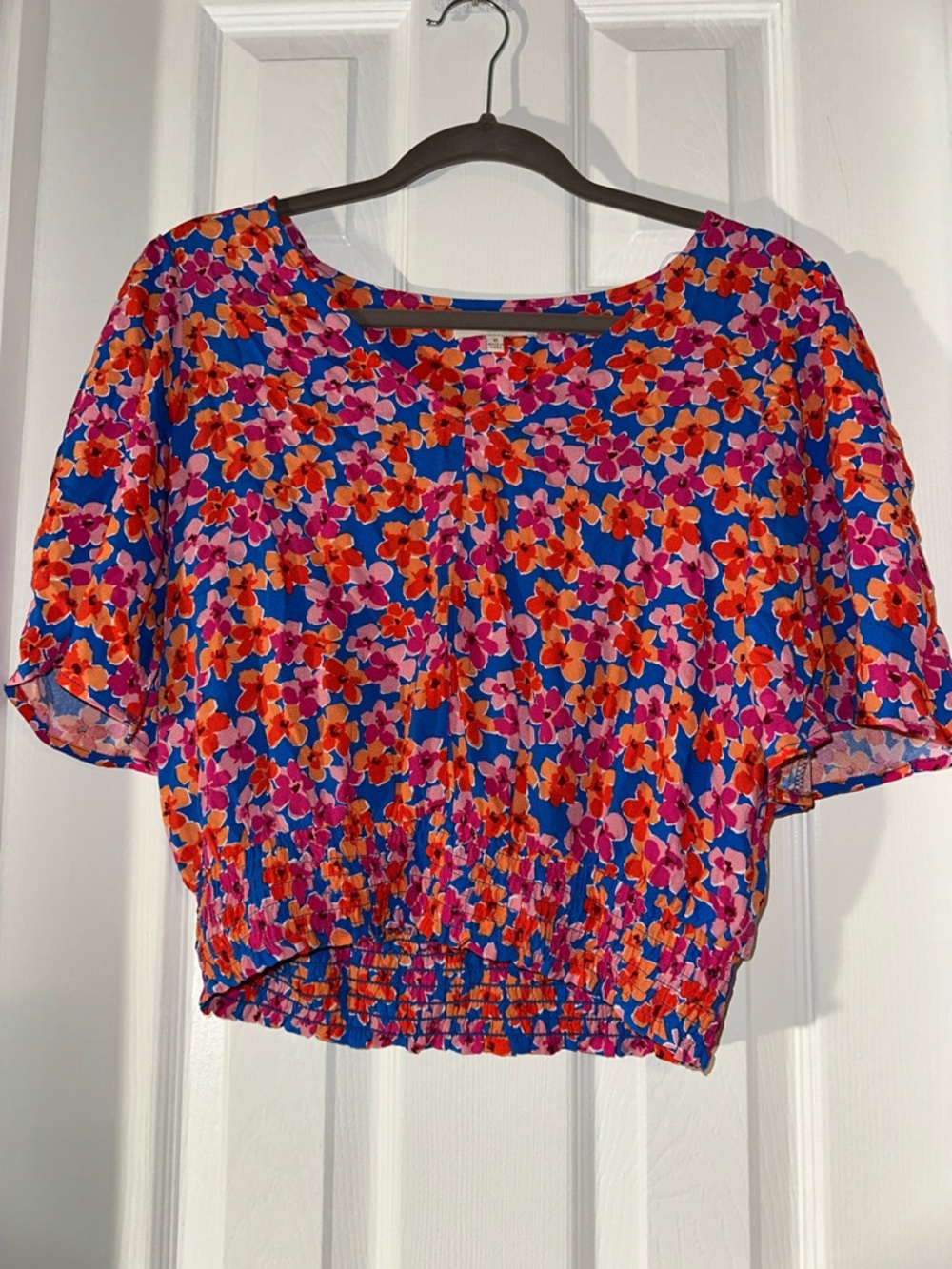 Skies Are Blue Blue Floral Short-Sleeve Elastic-Hem Crop Top